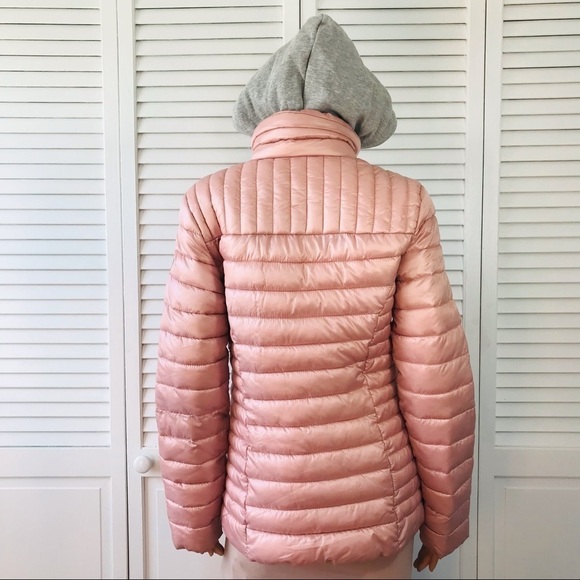 GUESS Pink Lightweight Hooded Puffer Jacket Size Small - Picture 8 of 13